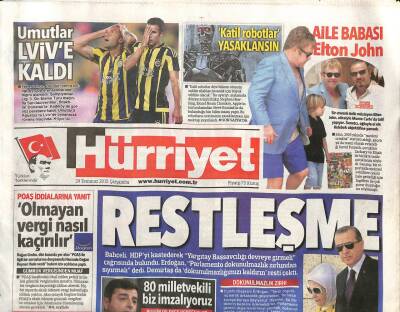 Hürriyet Gazetesi 29 Temmuz 2015 - Sir Ünvanlı Ünlü Müzisyen Elton John , Ailesiyle Monte Carloda Tatil Yapıyor GZ106247 - 1