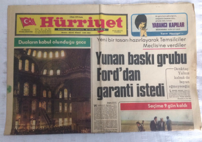 Hürriyet Gazetesi 3 Ekim 1975 - Fikret Hakan Çocuklarla Irgatlık Yaptı - GZ17997 - 1