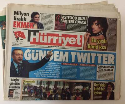 Hürriyet Gazetesi 3 Haziran 2013 - Gündem Twıtter , Gezi Temizliği GZ28098 - 1