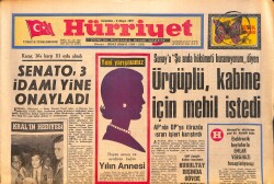 Hürriyet Gazetesi 3 Mayıs 1972 - Öğrenciler, Tarık Akan'ı Öpücük Yağmuruna Tuttular - Gönül Akkor, Gaskonyalı Gazinosundan Ayrıldığını Açıkladı GZ158157 - Gökçekoleksiyon