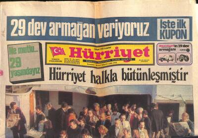 Hürriyet Gazetesi 3 Mayıs 1976 - Emel Sayın Eski Eşiyle Nişanlandı - Ecvet Güresini Bugün Anıyoruz GZ118475 - 1
