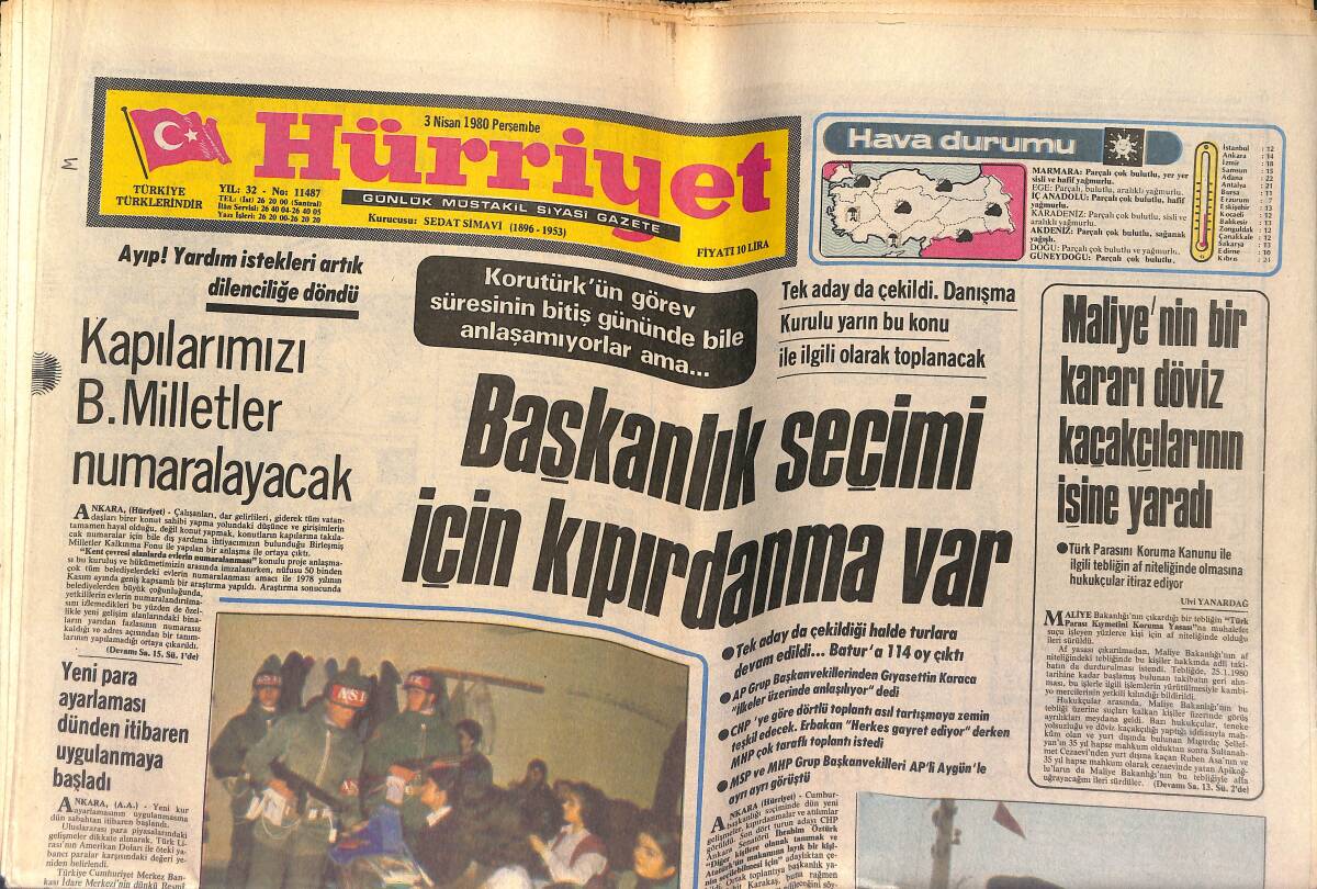 Hürriyet Gazetesi 3 Nisan 1980 - Bir Alemdir Trabzon Stadının Tribünleri - Sophia Loren, Kitabının İkinci Baskını Elinde Kalınca Çok Üzüldü GZ153378 - 1