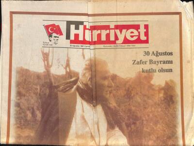Hürriyet Gazetesi 30 Ağustos 1997 - 30 Ağustos Zafer Bayramı Kutlu Olsun GZ115512 - 1