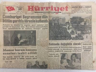 Hürriyet Gazetesi 30 Ekim 1952 - Memur Barem Kanunu Esasları GZ52300 - 1