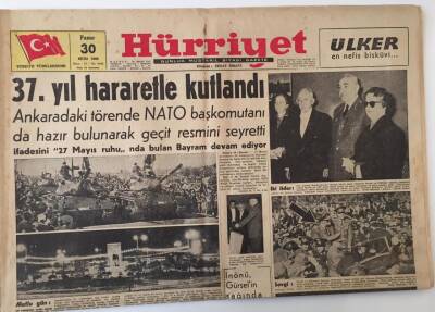 Hürriyet Gazetesi 30 Ekim 1960 - Cumhuriyetin 37. Yılı Hararetle Kutlandı, Ankaradaki Törenleri NATO Başkomutanı da Seyretti GZ16492 - 1
