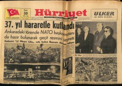Hürriyet Gazetesi 30 Ekim 1960 - Film Yıldızları da Kennedyyi Tutuyor GZ68720 - 2