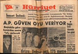 Hürriyet Gazetesi 30 Kasım 1961 - Memur Maaşlarına Zam Geri Bırakılmıyor GZ68783 - 1
