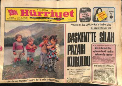 Hürriyet Gazetesi 30 Kasım 1975 - MC Milletvekilleri Oylarını Farklı Renkte Kalemlerle Yazıyor GZ116225 - 1