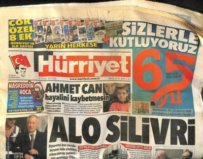 Hürriyet Gazetesi 30 Nisan 2013 - Silivri Cezaevine 2 Cep Telefonu Sokulduğu Ortaya Çıktı GZ107544 - 1