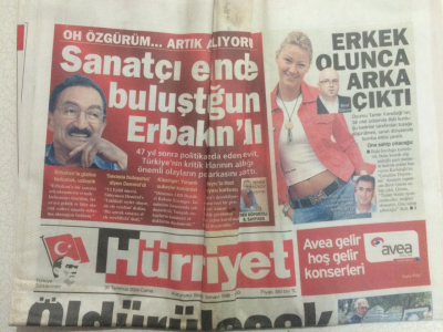 Hürriyet Gazetesi 30 Temmuz 2004 - Ecevit,Artık Açıklıyorum Sanatçı Evinde Buluştuğum Erbakandı GZ27715 - 1