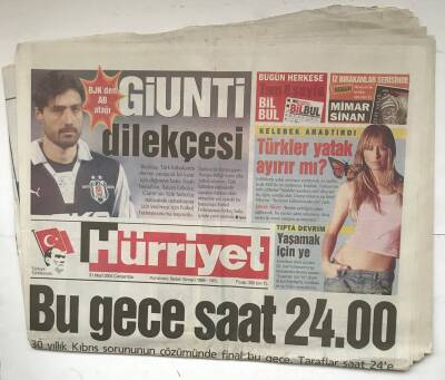 Hürriyet Gazetesi 31 Mart 2004 - Taliban Sakalı Sandığa Gömüldü GZ8018 - 1