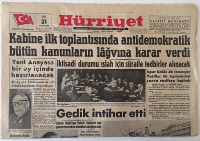 Hürriyet Gazetesi 31 Mayıs 1960 - Kabine İlk Toplantısında Antidemokratik Bütün Kararların Lağvına Karar Verdi GZ13912 - 2