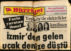 Hürriyet Gazetesi 31 Ocak 1975 - İzmirden Gelen Uçak Denize Düştü GZ70004 - 2
