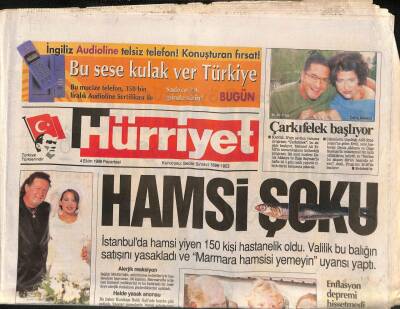 Hürriyet Gazetesi 4 Ekim 1999 - İstanbulda Hamsi Yiyen 150 Kişi Hastanelik Oldu - Çarkıfelek Başlıyor GZ96850 - 1