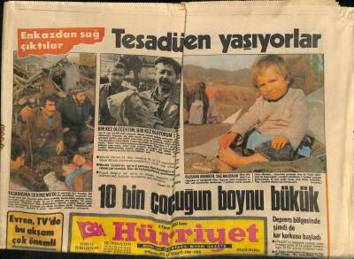 Hürriyet Gazetesi 4 Kasım 1983 - 10 Bin Çocuğun Boynu Bükük GZ80837 - 1