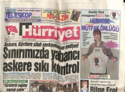 Hürriyet Gazetesi 4 Mayıs 1991 - Nükhet Duru , Erol Evgin , Perran Kutman Ve Yaprak Özdemiroğlu , Gülümseyen Geceler Adıyla Esprilerden Kaçıyorlar GZ67752 - 1