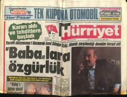 Hürriyet Gazetesi 4 Ocak 1989 - Sarı - Kırmızılı Gözyaşları... GZ60785 - 1