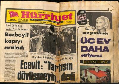 Hürriyet Gazetesi 5 Kasım 1974 - Bozbeyli Kapıyı Araladı GZ70404 - 1
