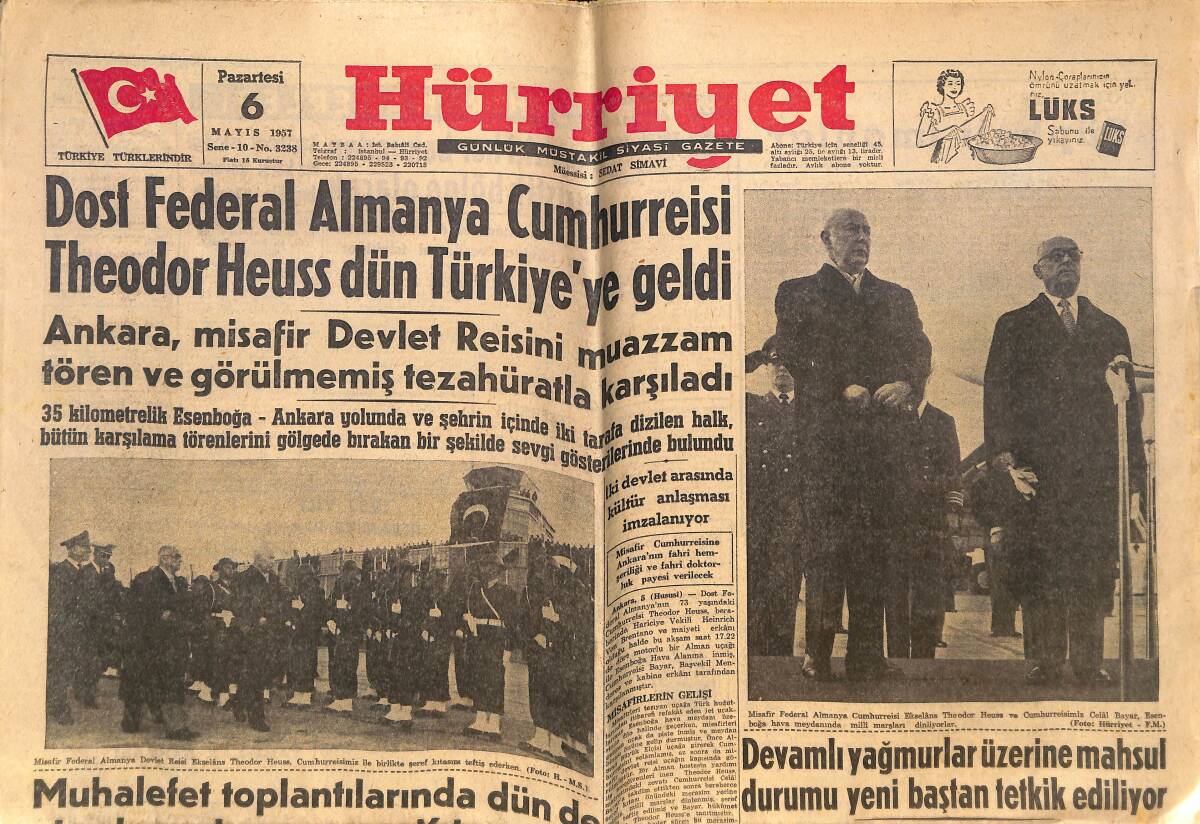 Hürriyet Gazetesi 6 Mayıs 1957 - Dost Federal Almanya Cumhurreisi Theodor Heuss Dün Türkiye'ye Geldi - Rock'n Roll Neslinin Gözbebeği Hala Elvis GZ146579 - 1