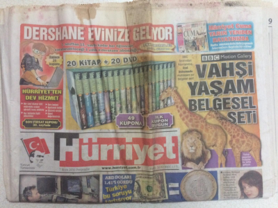 Hürriyet Gazetesi 7 Ekim 2010 - Mehmet Ali Erbil İle Gizemli İlişki GZ27723 - 1