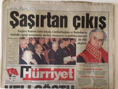 Hürriyet Gazetesi 7 Eylül 1999 - Yargıtay Başkanı Sami Selçuk, Cumhurbaşkanı Ve Başbakanın Önünde Yaptığı Konuşmada Devleti Ve Politikacıları Sert Bir Dille Eleştirdi GZ16144 - 1