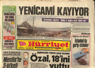 Hürriyet Gazetesi 7 Mayıs 1986 - Yenicami Kayıyor , Uzmanlar Raporu Haliçe Doğru Hızlı Eğim Var GZ90282 - 1