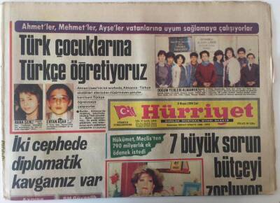 Hürriyet Gazetesi 8 Mayıs 1984 - Emel Sayın , Üniversitede Konferans Verecek GZ26177 - 1