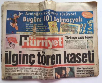Hürriyet Gazetesi 8 Nisan 1997 - Türkeşe Sade Tören ... GZ39165 - 1