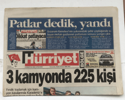 Hürriyet Gazetesi 9 Ağustos 2000 - 3 Kamyonda 225 Kişi GZ5773 - 1