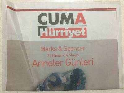 Hürriyet Gazetesi Cuma Eki 5 Mayıs 2006 - İranlı Kadın Yönetmen Milani Festival İçin Ankarada GZ47078 - 1