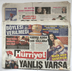 Hürriyet Gazetesi Cuma Eki İle 7 Ocak 2011 - LPGli 2 Oto Çarpıştı 6 Kişi Yanarak Öldü GZ5677 - 2