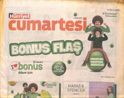 Hürriyet Gazetesi Cumartesi Eki 11 Nisan 2015 - Nükhet Duru'nun Şarkılarına Kimse Kötü Söz Söylemez GZ158386 - Gökçekoleksiyon