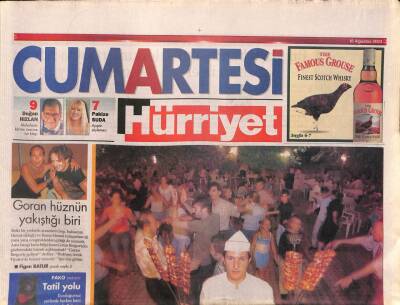 Hürriyet Gazetesi Cumartesi Eki 16 Ağustos 2003 - Beylikdüzü Kanat Cumhuriyetinde Son Moda GZ92546 - 1
