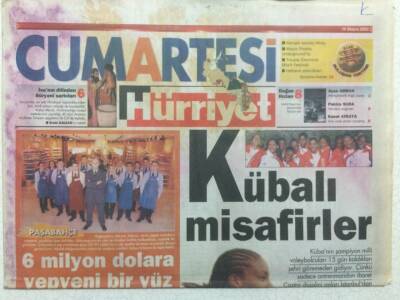 Hürriyet Gazetesi Cumartesi Eki 18 Mayıs 2002 - Kübalı Misafirler GZ34247 - 1