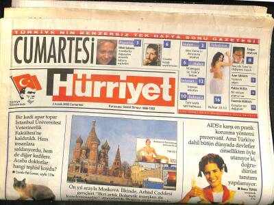Hürriyet Gazetesi Cumartesi Eki 2 Aralık 2000 - On Yıl Arayla Moskova - İnternet Rekorları GZ120840 - 1