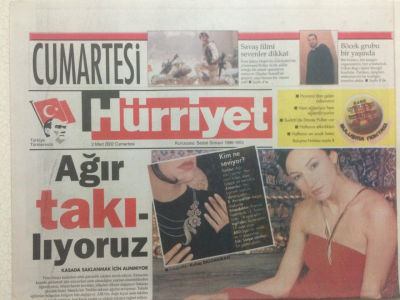 Hürriyet Gazetesi Cumartesi Eki 2 Mart 2002 - Ağır TAKIlıyoruz,Kasada Saklamak İçin Almıyoruz GZ23928 - 1