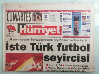 Hürriyet Gazetesi Cumartesi Eki 20 Mayıs 2000 İşte Türk Futbol Seyircisi -GZ14857 - 1