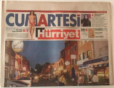 Hürriyet Gazetesi Cumartesi Eki 20 Temmuz 2002 - Sultan Ahmet Son Bir Kaç Yıldır Canlanmaya Başladı , Turizm Cankurtaran Semtine Doğru İlerliyor GZ20310 - 1