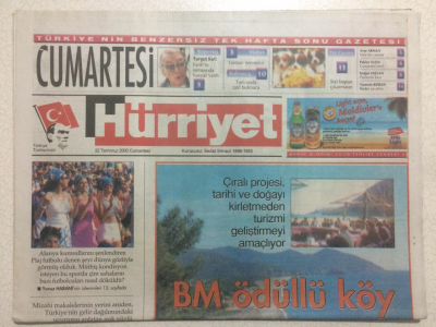 Hürriyet Gazetesi Cumartesi Eki 22 Temmuz 2000 - BM Ödüllü Köy Çıralı GZ23941 - 1