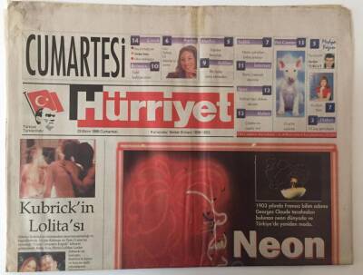 Hürriyet Gazetesi Cumartesi Eki 23 Ekim 1999 -1903 Yılında Fransız Bilim Adamı Georges Claude Tarafından Bulunan Neon Dünyada Ve Türkiyede Yeniden Moda GZ25206 - 1