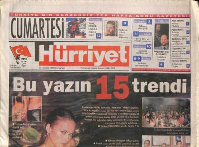 Hürriyet Gazetesi Cumartesi Eki 23 Haziran 2001 - 30 Yıl Sonra Bir Seçim Zaferiyle Ülkesine Dönen Bulgaristan Kralı II. Simeon GZ93627 - 1