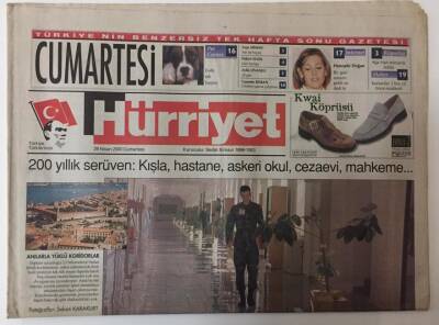 Hürriyet Gazetesi Cumartesi Eki 29 Nisan 2000 - Tarihi Selimiye Kışlası 200 Yıllık Serüven Kışla, Hastane , Askeri Okul , Cezaevi , Mahkeme... GZ25175 - 1