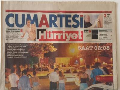 Hürriyet Gazetesi Cumartesi Eki 3 Ağustos 2002 - Dergi Koleksiyonu Uğruna İki Otomobil Bir Daire Sattı Psikolog Aydın Kosal GZ22286 - 1