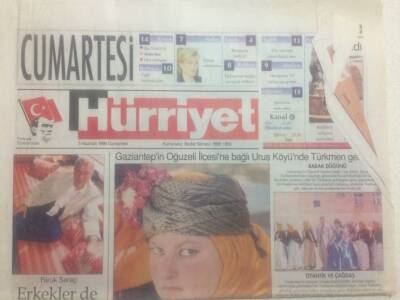 Hürriyet Gazetesi Cumartesi Eki 5 Haziran 1999 - Parfüm Niyetine Taze Çiçek GZ38086 - 1