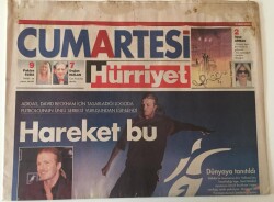 Hürriyet Gazetesi Cumartesi Eki 6 Mart 2004 - Davıd Beckham Vuruşu - GZ43919 - 2