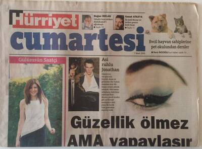 Hürriyet Gazetesi Cumartesi Eki 7 Mart 2009 - Güzellik Ölmez Ama Yapaylaşır GZ22279 - 1