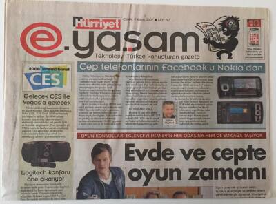 Hürriyet Gazetesi E Yaşam Eki 9 Kasım 2007 - Evde Ve Cepte Oyun Zamanı GZ26588 - 1