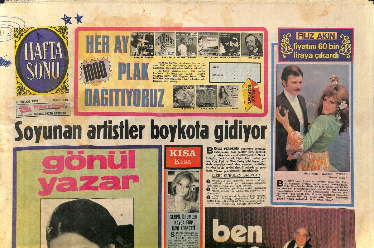 Hürriyet Gazetesi Haftasonu Eki 4 Nisan 1971 - James Bond Ciddi Oldu - Soyunan Artistler Boykota Gidiyor GZ158054 - 1