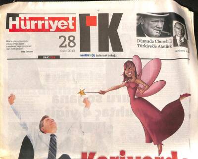 Hürriyet Gazetesi I.K. Eki 28 Nisan 2013 - Dünyada Churchill Türkiyede Atatürk GZ105299 - 1