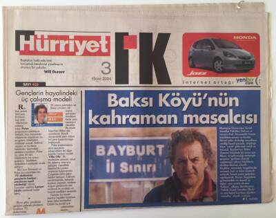 Hürriyet Gazetesi IK Eki 3 Ekim 2004 - Baksı Köyünün Kahraman Masalcısı Prof Hüsamettin Koçan GZ18703 - 1